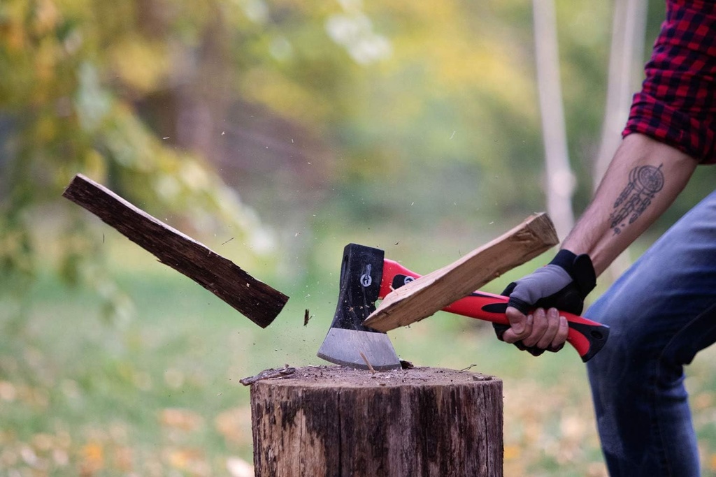 intertool-chopping-hatchet-and-splitting-6.jpg